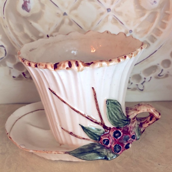 RARE McCoy USA VTG Art Pottery Fancy Lotus Leaf Red Berries Flower Pot CLEAN EXC - Picture 1 of 6